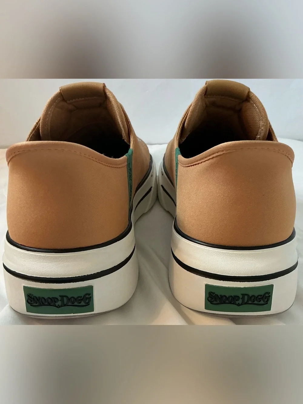 Skechers statement snoop